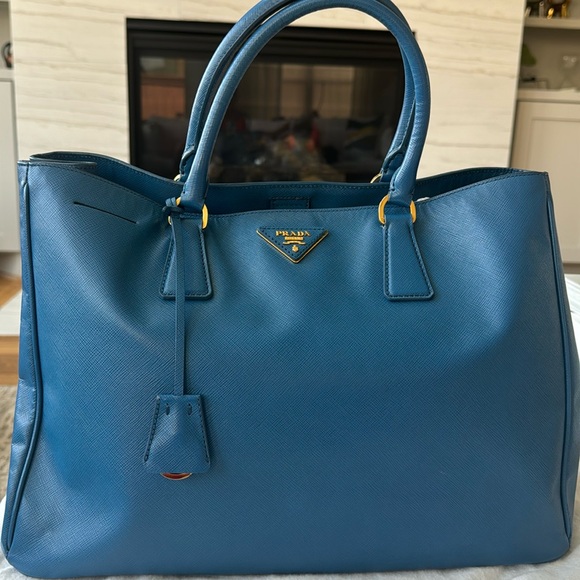 Original Prada habdbag - Picture 1 of 4